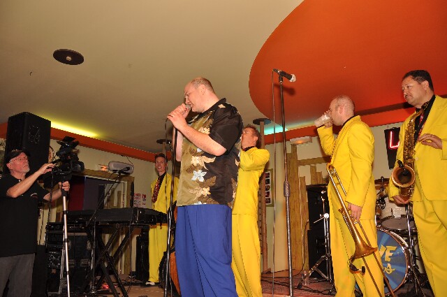 min 2009 05 06 cargo club 584